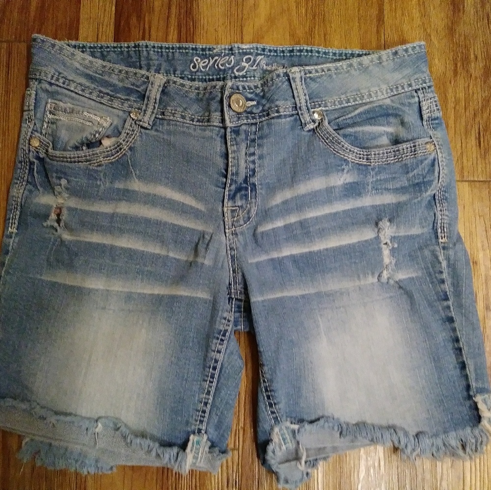 Series 31 Amethyst Distressed Jean Shorts 13